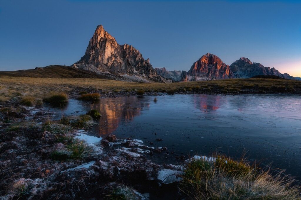 italy, mountains, sunrise-6728318.jpg